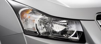 Holden Cruze (2009) - picture 4 of 10