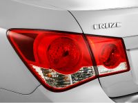 Holden Cruze (2009) - picture 8 of 10