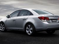 Holden Cruze (2009) - picture 5 of 10