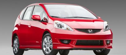 Honda Fit (2009) - picture 15 of 17