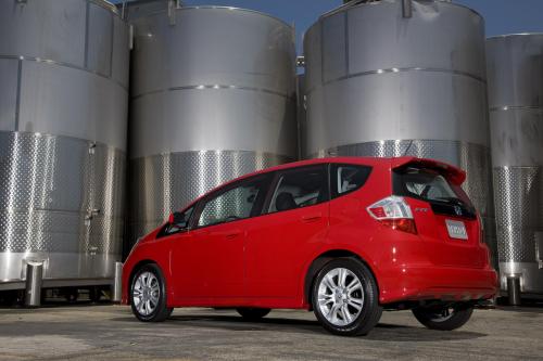 Honda Fit (2009) - picture 9 of 17