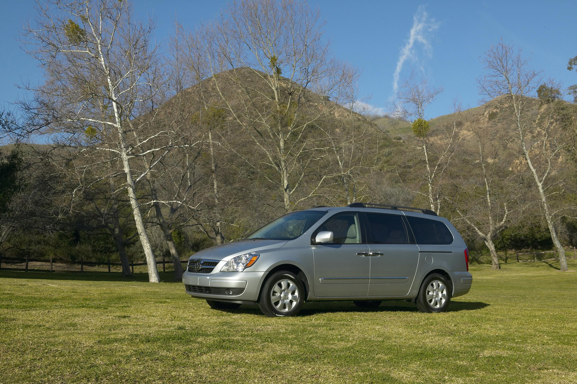 Hyundai Entourage