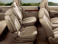 Hyundai Entourage (2009) - picture 3 of 9