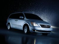 Hyundai Entourage (2009) - picture 7 of 9