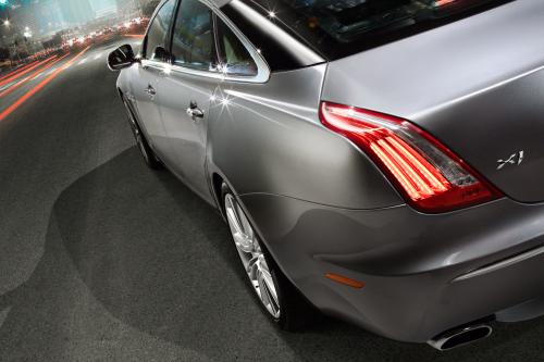 Jaguar XJ (2009) - picture 17 of 27
