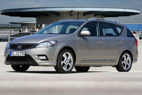 Kia cee'd (2009) - picture 1 of 3