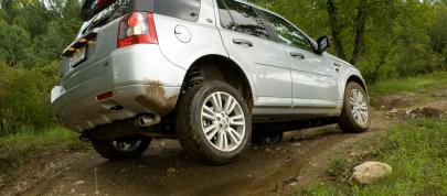 Land Rover LR2 HSE (2009) - picture 7 of 12