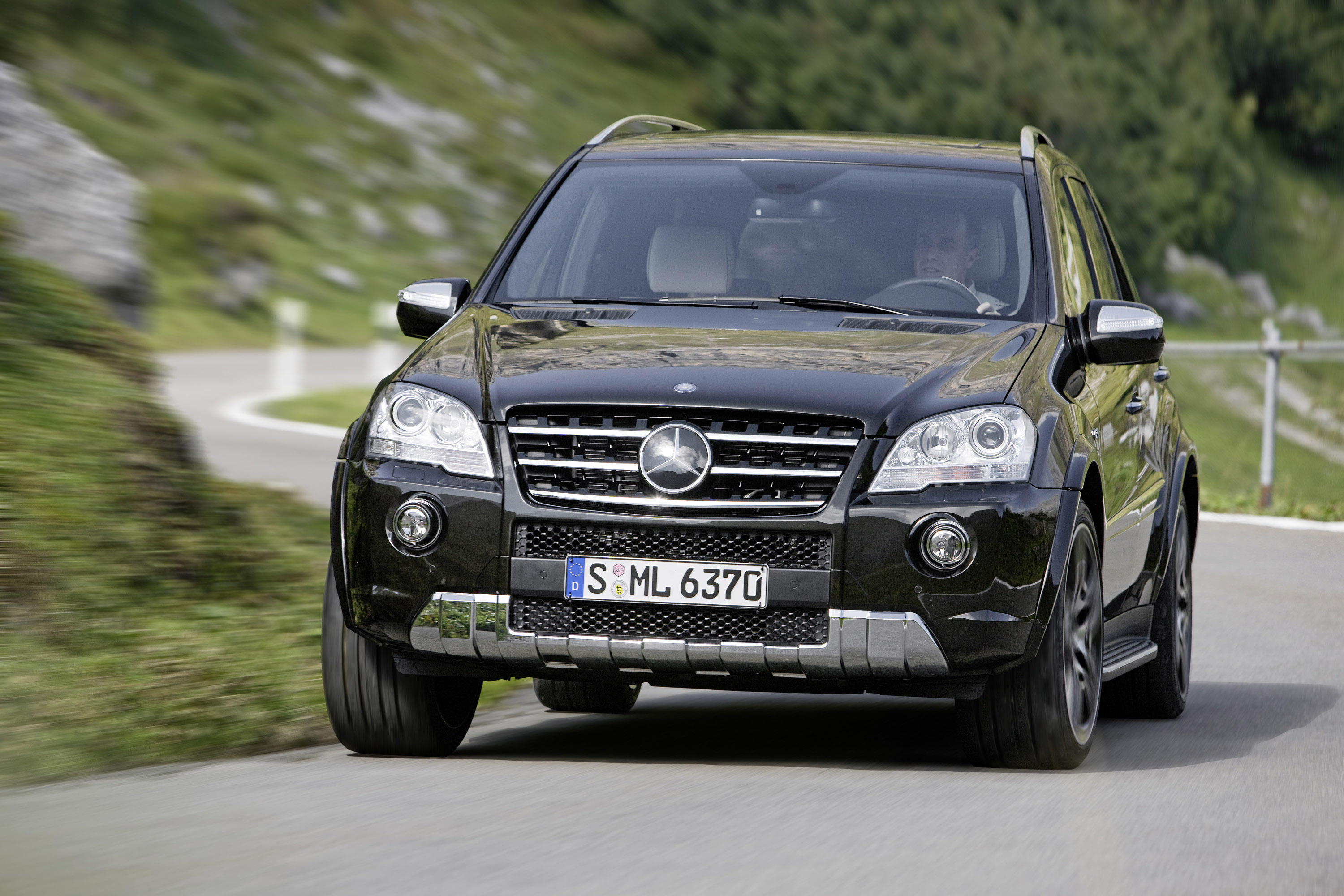 Mercedes-Benz ML63 AMG Performance Studio