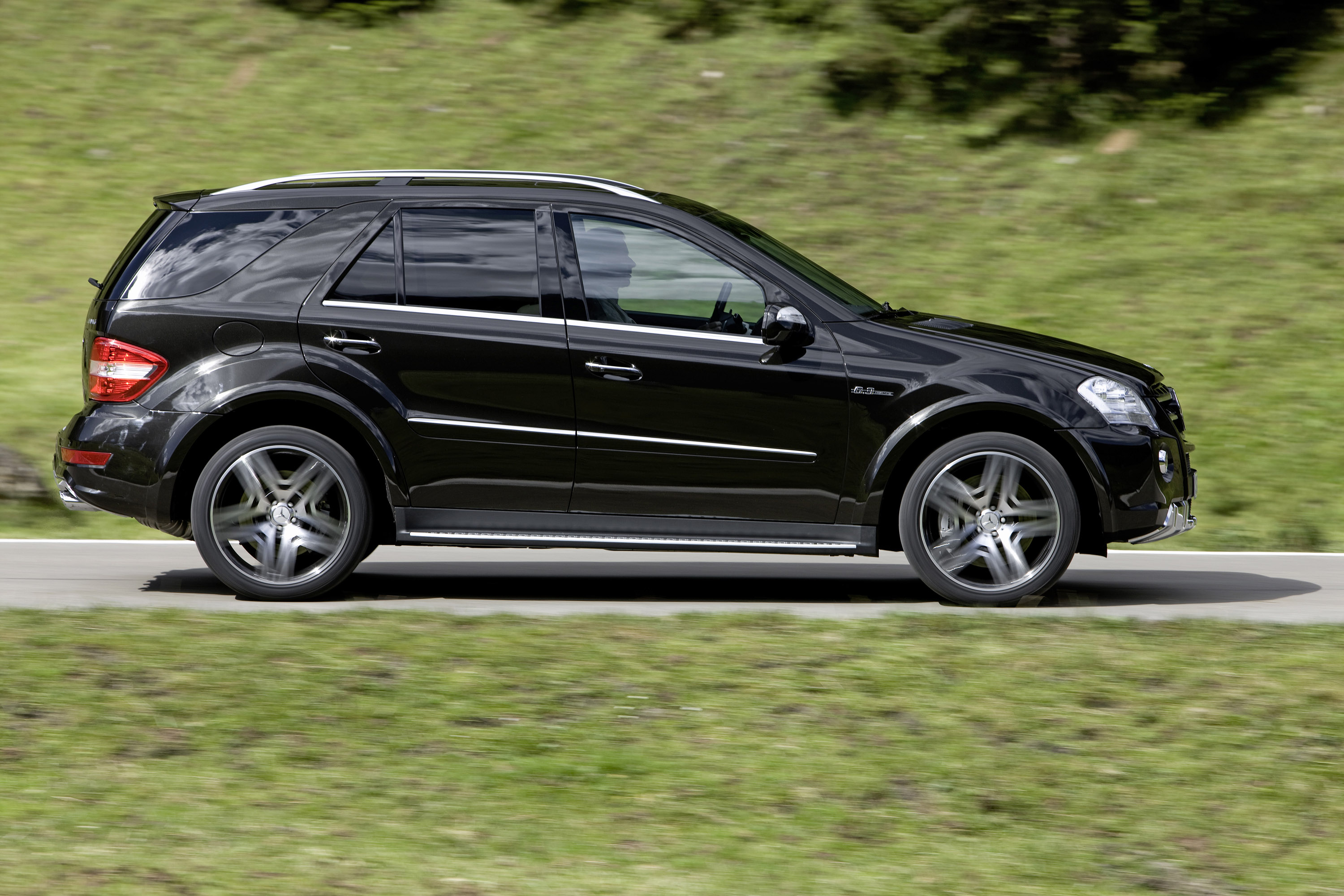 Mercedes-Benz ML63 AMG Performance Studio