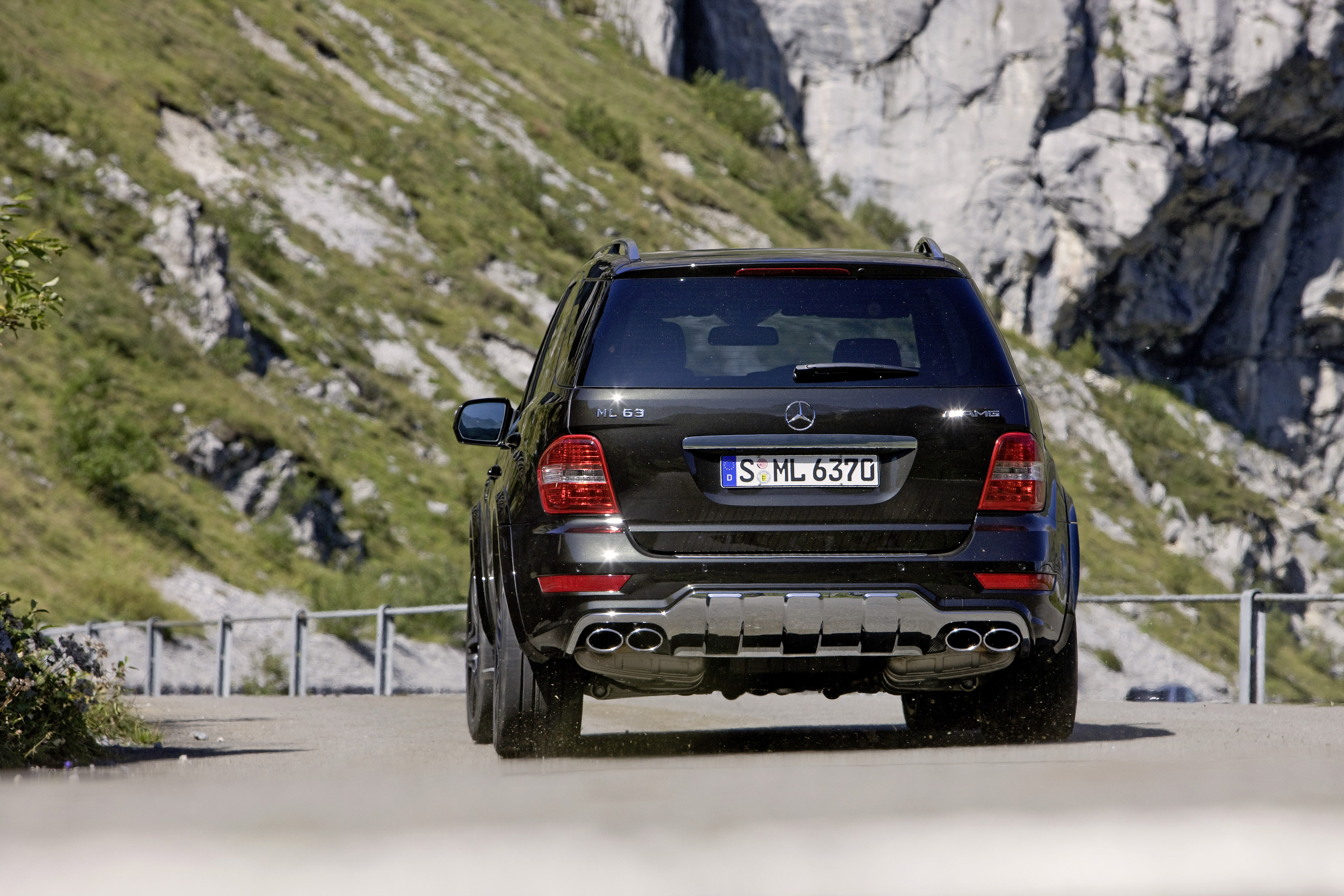 Mercedes-Benz ML63 AMG Performance Studio