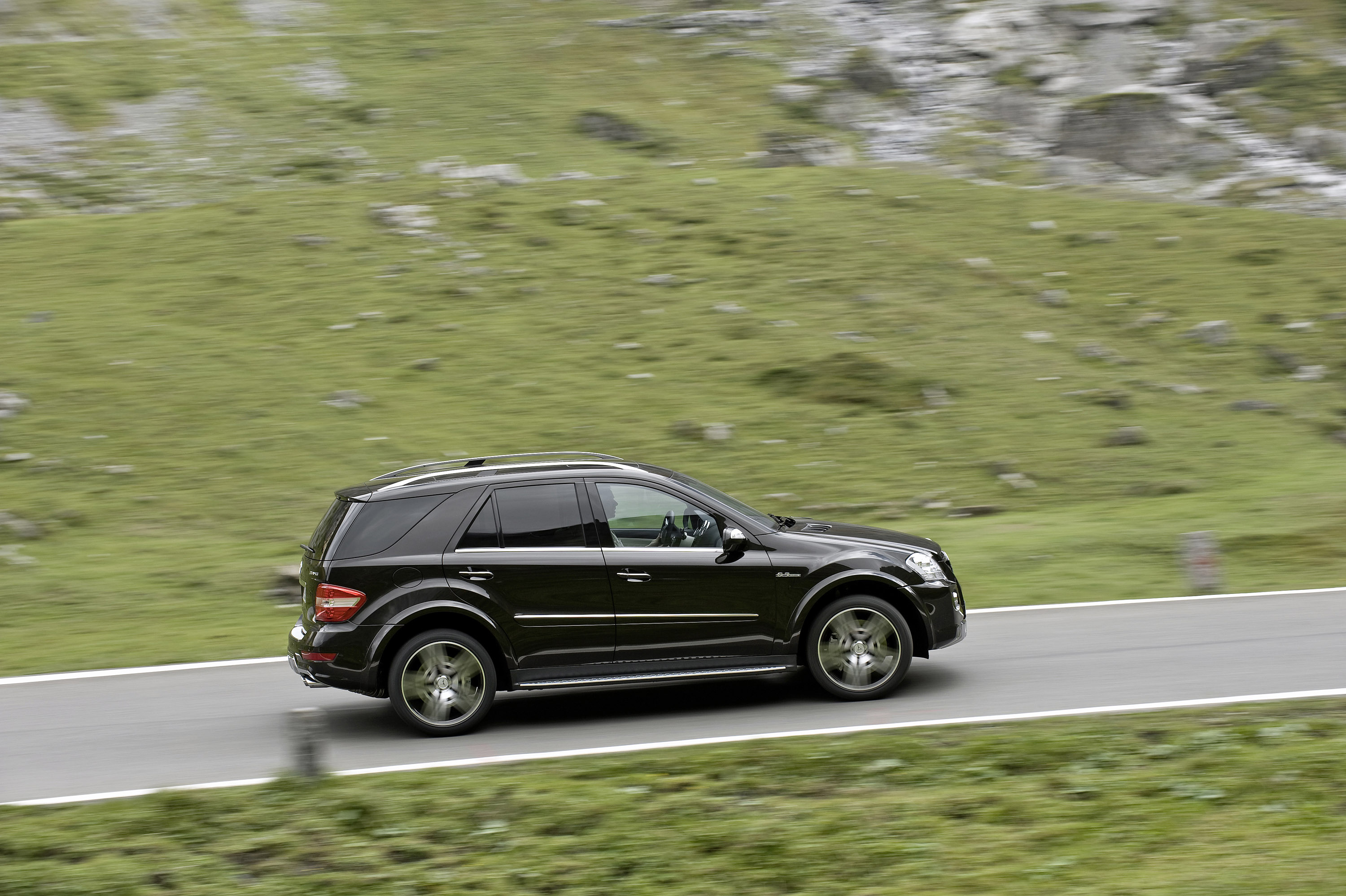 Mercedes-Benz ML63 AMG Performance Studio