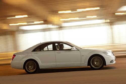 Mercedes-Benz S-Class (2009) - picture 1 of 7