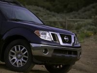 Nissan Frontier (2009) - picture 2 of 6