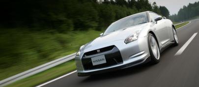 Nissan GT-R (2009) - picture 4 of 18