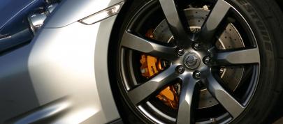 Nissan GT-R (2009) - picture 7 of 18