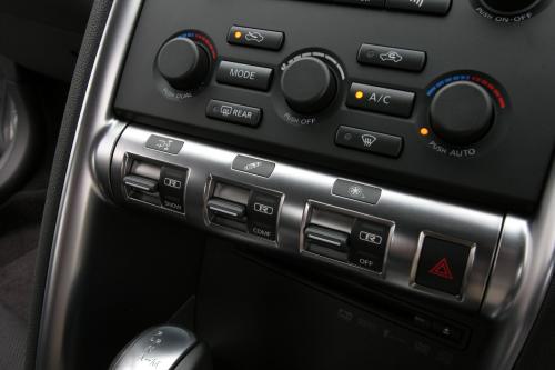 Nissan GT-R (2009) - picture 16 of 18