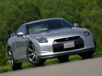 Nissan GT-R (2009) - picture 3 of 18