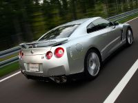 Nissan GT-R (2009) - picture 6 of 18