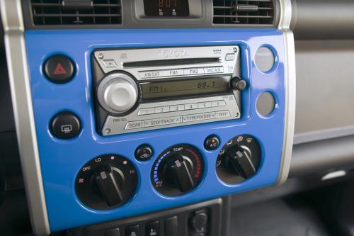 Toyota FJ Cruiser (2009) - picture 9 of 18