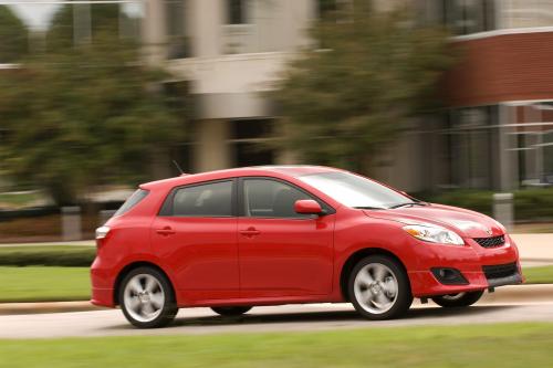 Toyota Matrix S (2009) - picture 9 of 13