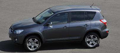 Toyota RAV4 (2009) - picture 7 of 8