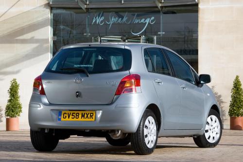 Toyota Yaris (2009) - picture 16 of 25