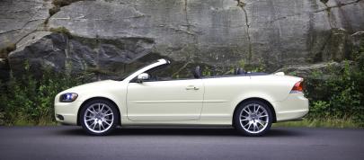 Volvo C70 (2009) - picture 15 of 23