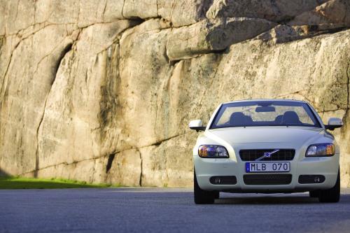 Volvo C70 (2009) - picture 1 of 23
