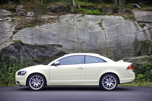 Volvo C70 (2009) - picture 9 of 23