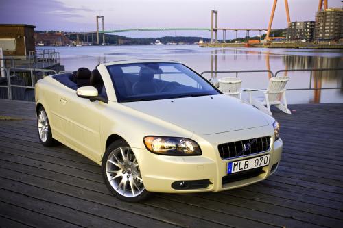 Volvo C70 (2009) - picture 16 of 23