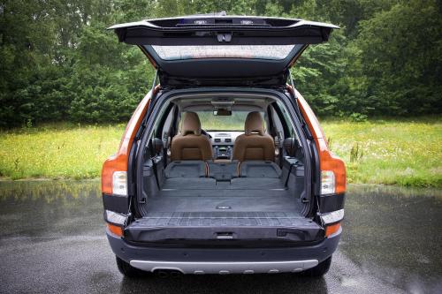 Volvo XC90 (2009) - picture 16 of 26