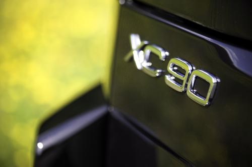 Volvo XC90 (2009) - picture 17 of 26