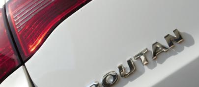 VW Routan (2009) - picture 7 of 11