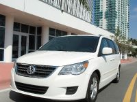 VW Routan (2009) - picture 5 of 11