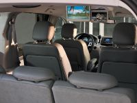 VW Routan (2009) - picture 8 of 11