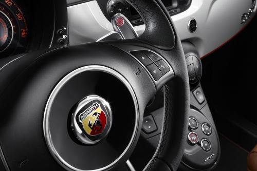 Abarth 500C (2010) - picture 25 of 60