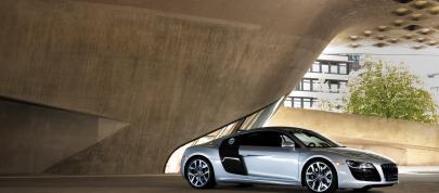 Audi R8 5.2 FSI quattro (2010) - picture 7 of 13
