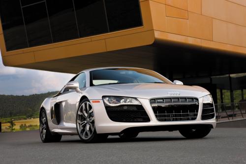 Audi R8 5.2 FSI quattro (2010) - picture 1 of 13