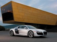 Audi R8 5.2 FSI quattro (2010) - picture 3 of 13