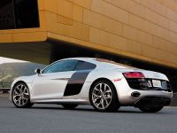 Audi R8 5.2 FSI quattro (2010) - picture 2 of 13