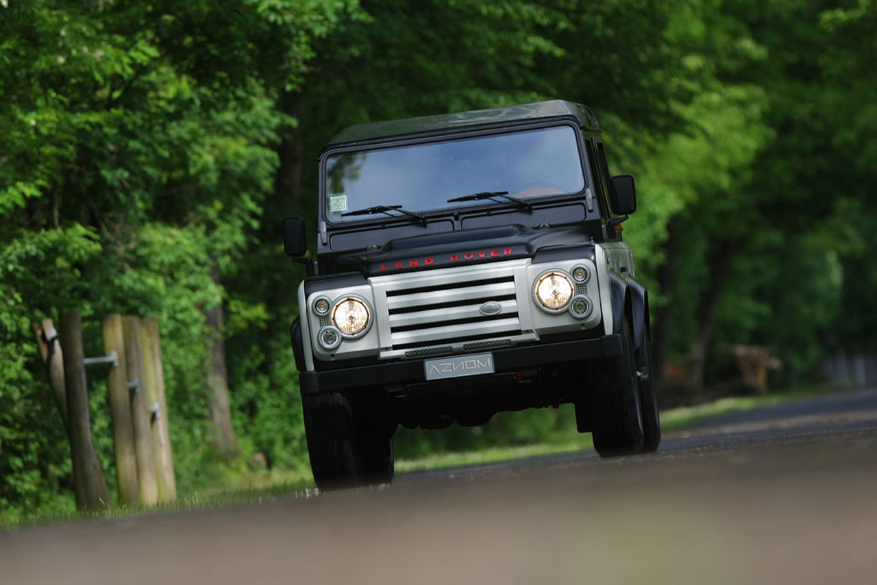 Aznom Land Rover