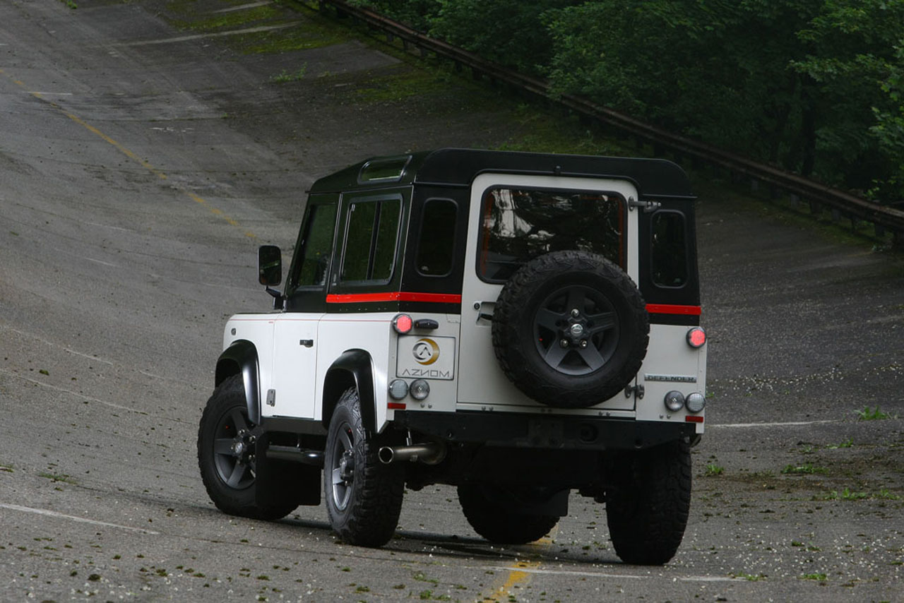 Aznom Land Rover