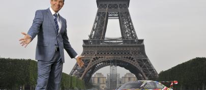 BMW M3 GT2 Art Car (2010) - picture 7 of 10