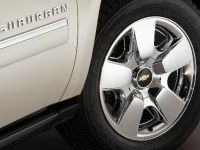 Chevrolet Suburban 75th Anniversary Diamond Edition (2010) - picture 5 of 9