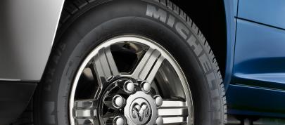 Dodge Ram 2500 Laramie Crew Cab (2010) - picture 15 of 16