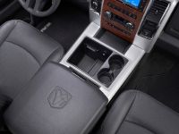 Dodge Ram 2500 Laramie Crew Cab (2010) - picture 10 of 16