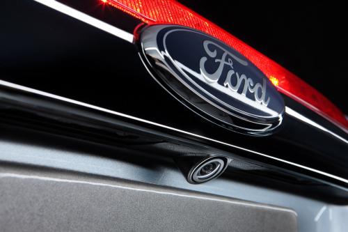 Ford Fusion (2010) - picture 8 of 18