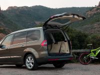 Ford Galaxy (2010) - picture 7 of 8