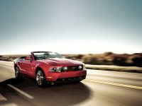 Ford Mustang Convertible (2010) - picture 1 of 6