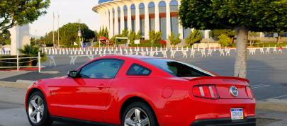 Ford Mustang GT (2010) - picture 7 of 14